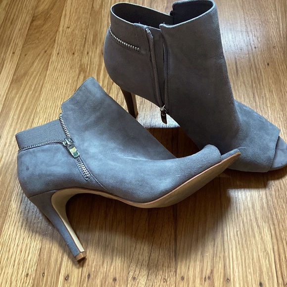 Marc Fisher gray suede ankle boots with side zip - Picture 3 of 5